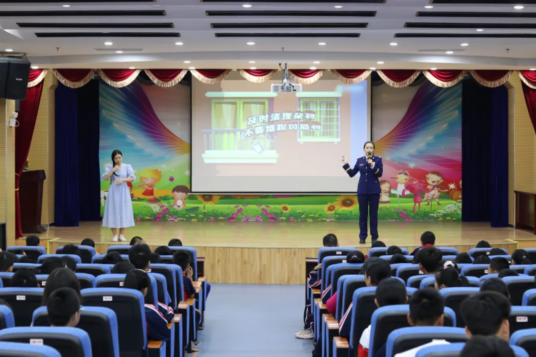 她用作品記錄這群英雄的感人瞬間，更用知識救了許多人！